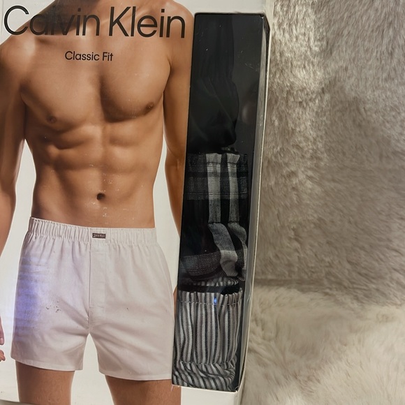 Calvin Klein Men's Classic Fit Boxers - Woven Boxer 3 Pack (XL) - Picture 4 of 9